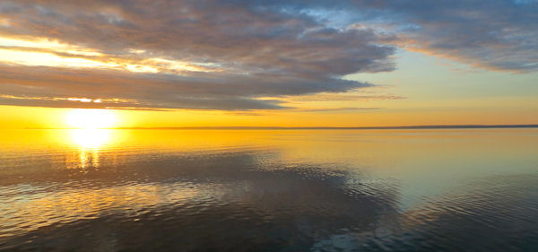 Un des nombreux couchers de soleil durant la croisière © David Lang