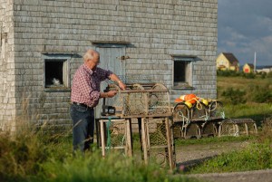 La préparation des cages © Michel Bonato / Tourisme Îles de la Madeleine