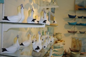 Marie-Josée Tommy's ceramic gannets. Each of them individually painted © Le Québec maritime