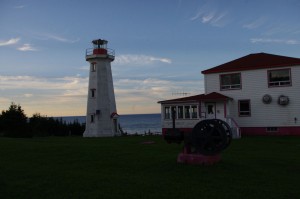 Pointe-du-Nord lighthouse at sundown © Québec maritime