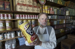 A visit at the Hymans & Sons General Store© Robert Baronnet / parc national Forillon