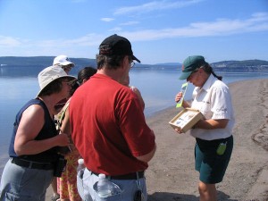 Intepretation activity with Forillon National Park interpreter guides © Serge Ouellet / Parc national Forillon