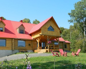 La plus grosse auberge en bois rond, le Domaine Valga au Bas-Saint-Laurent