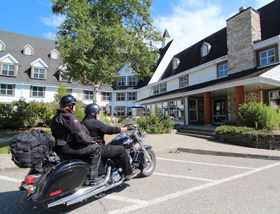 Motocyclists at the Gîte du Mont-Albert