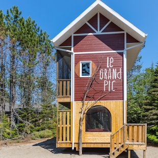 Giant birdhouse in Parc Nature de Pointe-aux-Outardes