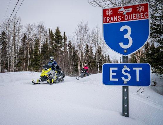 Snowmobilers on Trans-Québec trail #3 in Baie-Comeau