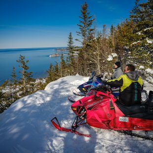 Snowmobilers admiring the St. Lawrence in Saint-Fabien in Bas-Saint-Laurent