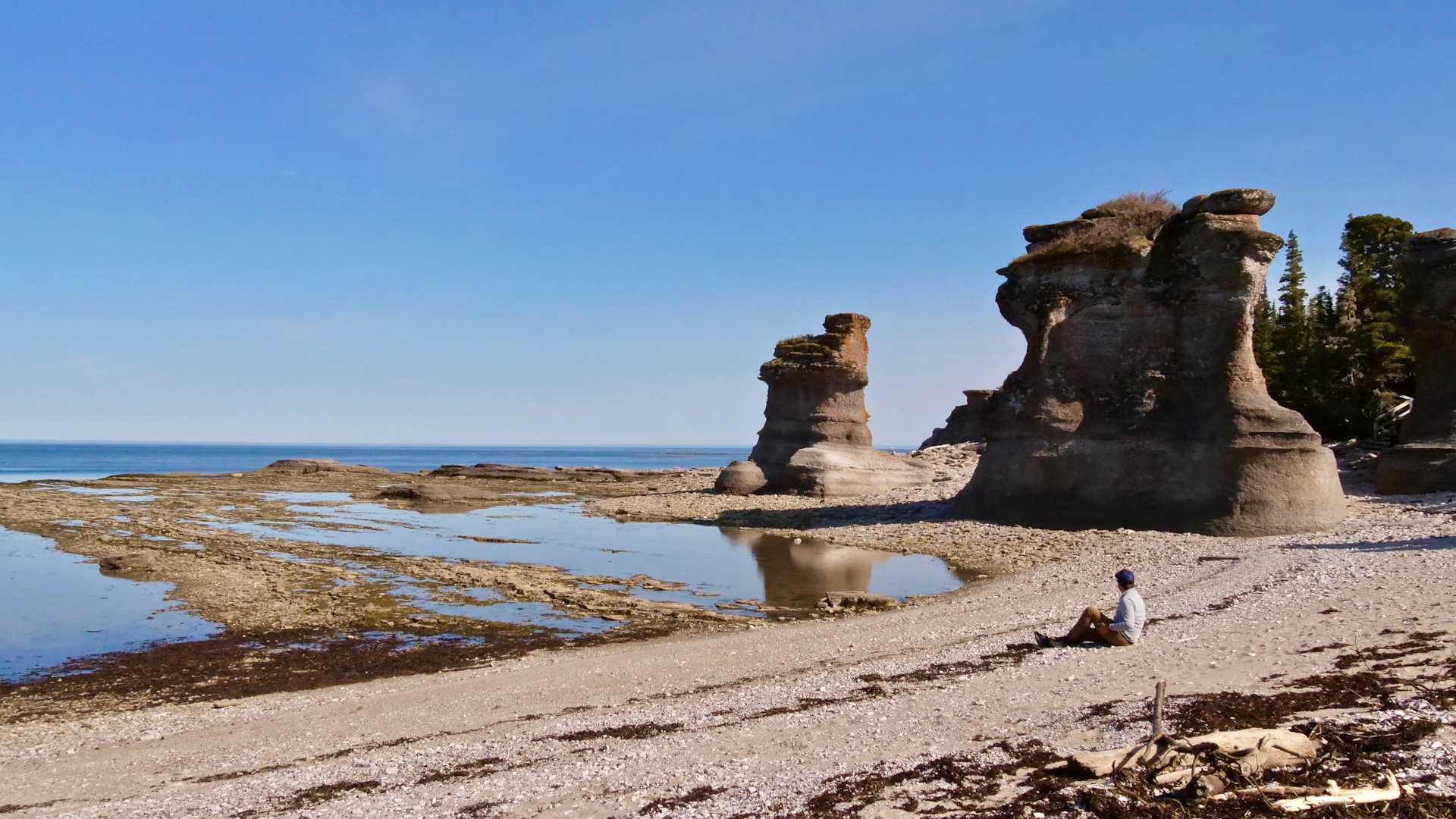 Thibault dans la réserve de parc national de l’Archipel-de-Mingan