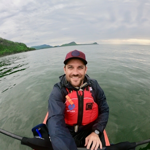 Thibault en kayak au parc national du Bic