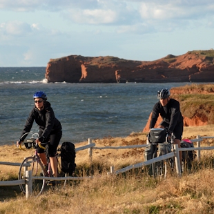 Couple en vélo aux Îles