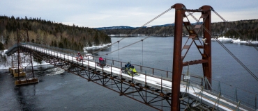 À voir en motoneige : la passerelle de la rivière Manicouagan