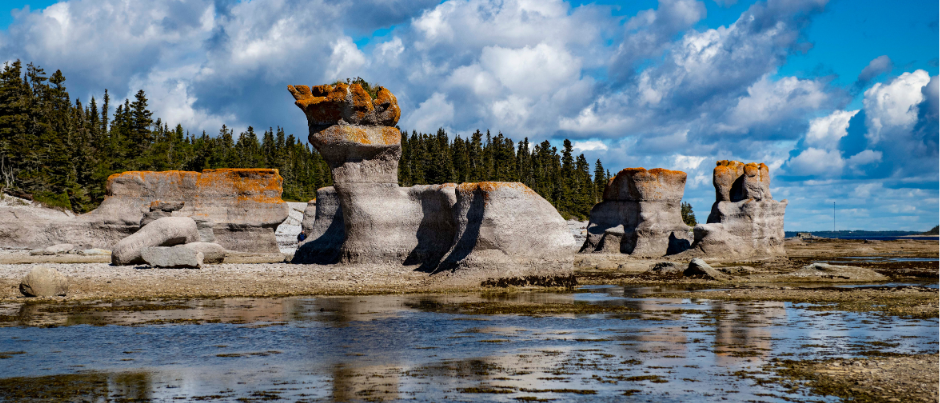 Réserve de parc national de l’Archipel-de-Mingan, Côte-Nord - Crédit photo : Sébastien St-Jean/Tourisme Côte-Nord L’archipel de Mingan : un joyau naturel du Québec maritime à découvrir