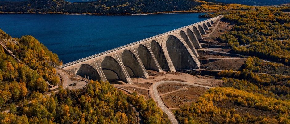 Daniel-Johnson Dam - Photo Credit: Sébastien St-Jean/Tourisme Côte-Nord 4 Unforgettable Things to Do in Côte-Nord