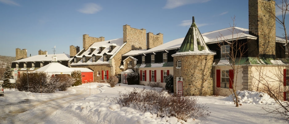 Hôtel Le Manoir - Photo Credit: William Hrovoski Snowmobile-Friendly Lodging in Côte-Nord