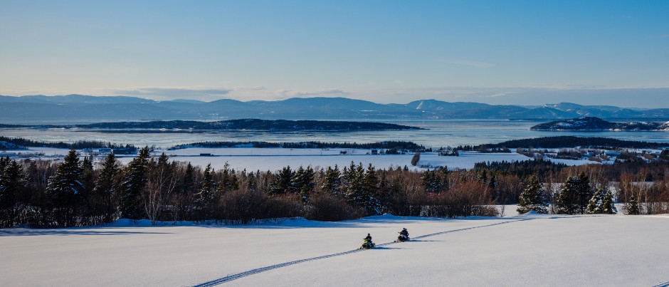 Drop Your Luggage and Enjoy Loop Snowmobile Rides in Bas-Saint-Laurent