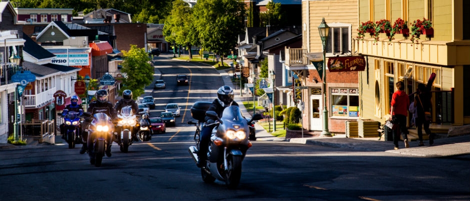 Centre-ville de Rivière-du-Loup - Crédit photo : Nicolas Gagnon/Tourisme Bas-Saint-Laurent Motocyclistes : voici ce que nos hébergements vous proposent