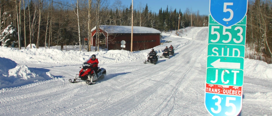 Drop Your Luggage and Enjoy Loop Snowmobile Rides in Bas-Saint-Laurent