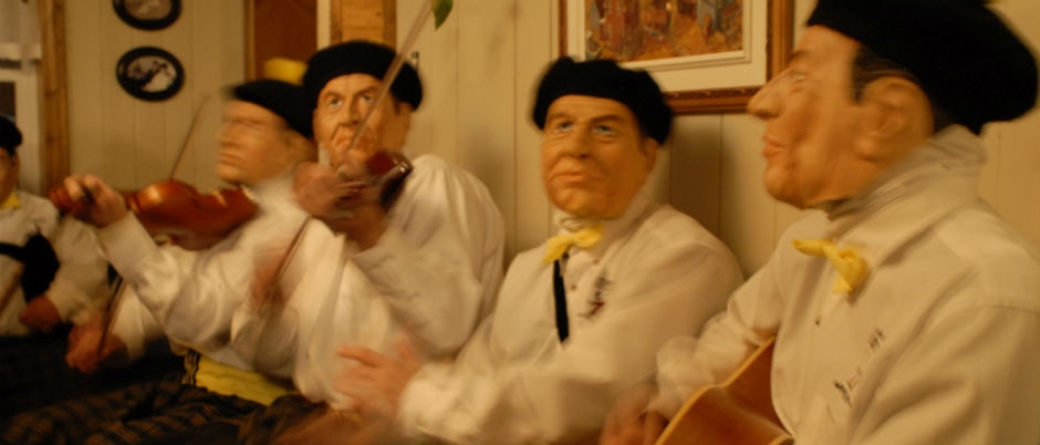 La Mi-Carême, une tradition haute en couleurs, en chansons et en amusement! - Crédit photo : Michel Bonato/Tourisme Îles de la Madeleine La Mi-Carême, un rendez-vous festif à ne pas manquer aux Îles de la Madeleine!