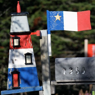 Boîte aux lettres aux couleurs acadiennes