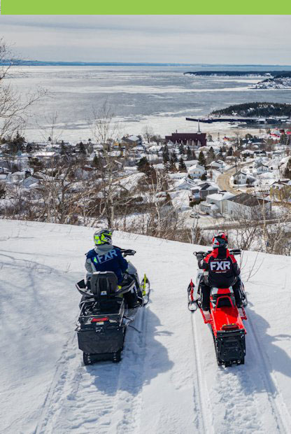 Motoneigistes à Tadoussac en Côte-Nord